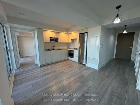 225 Village Green Square #1609 - Photo 4