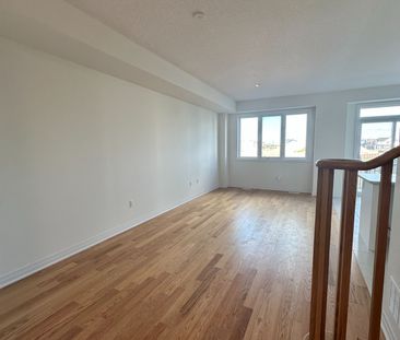 For Lease - 202 Port Crescent, Welland, Ontario - Photo 1