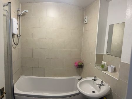 2 Bed Flat, Old Abbey Gardens, B17 - Photo 5