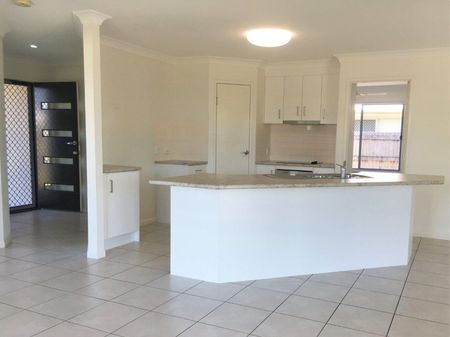 FAMILY HOME IN BEACONSFIELD HEIGHTS - Photo 3