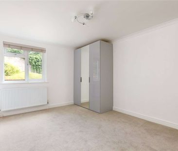 2 bedroom flat in central Tunbridge Wells location - Photo 3