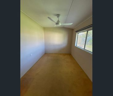 Comfortable 3 Bedroom Home in Kepnock! - Photo 6