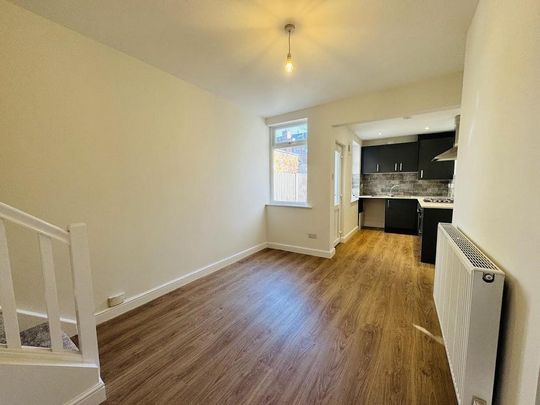2 bedroom property to rent - Photo 1