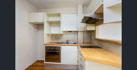 Boutique block of eight, ultra convenient beachside location - Photo 3