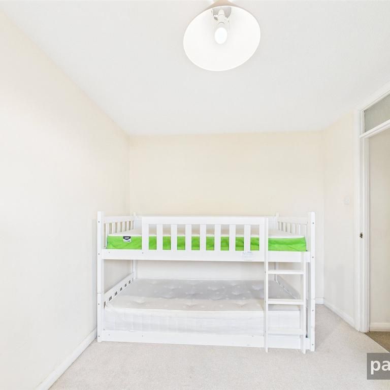 4 bedroom link detached house to rent - Photo 1