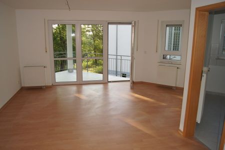 Neubau - großzügiger Balkon - Bad mit Wanne, Dusche und Fenster - Außenjalousien - Foto 3