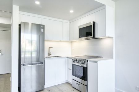 1975 Maisonneuve Blvd West - Photo 2