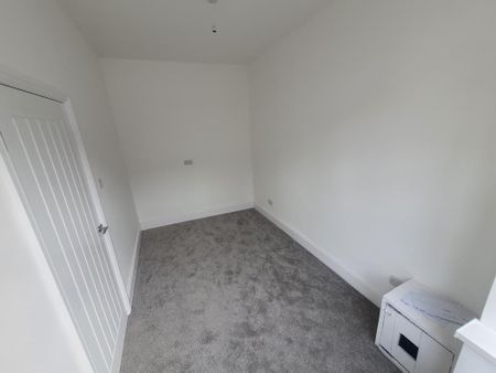 4 bedroom terraced house to rent - Photo 4