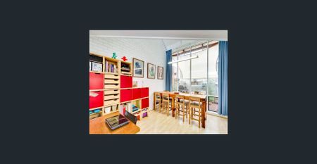 Stylish Two-Bedroom Townhouse in the Heart of the City - Photo 2