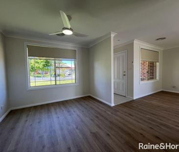 Renovated & Spacious 2 Bedroom Villa - Photo 1