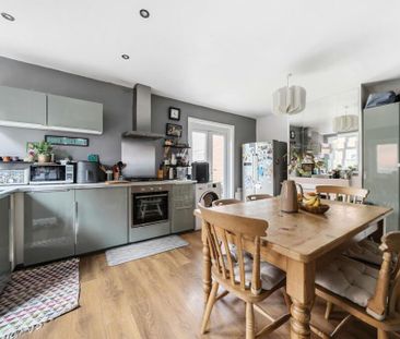 3 bedroom semi-detached house to rent - Photo 3