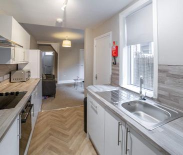 3 bedroom terraced house to rent - Photo 6