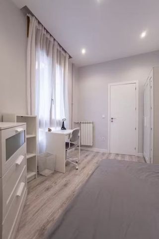 Calle de Guzmán el Bueno, Madrid, Community of Madrid 28015 - Photo 3