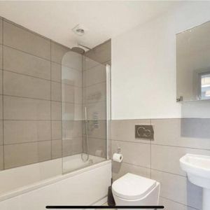 House share to rent - Photo 3