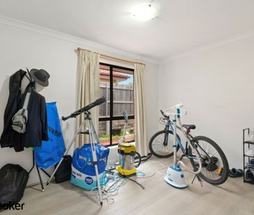 Charming Macgregor Home at a Steal! - Photo 2