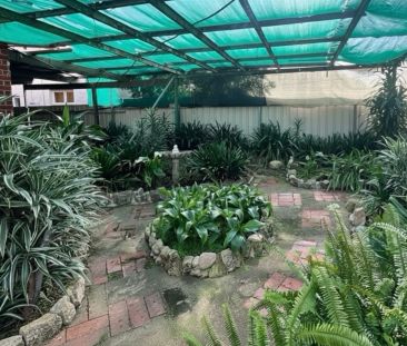 Contemporary Comfort and Convenience in One - Photo 6