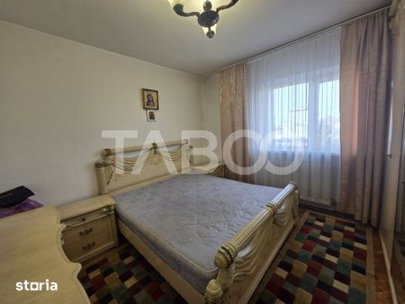 Apartament 2 camere de inchiriat 52mp decomandat balcon Strand Sibiu - Photo 2