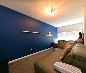 5 bedroom detached house to rent - Photo 2