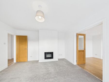 4 bedroom detached house to rent - Photo 2