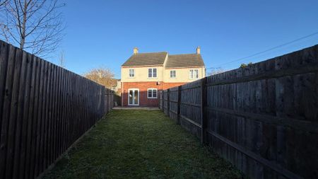 3 bedroom semi-detached house to rent - Photo 5