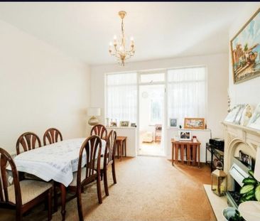 3 Bed Detached House, Crownfield Avenue, IG2 - Photo 3