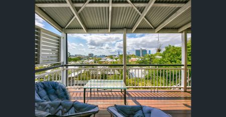 Beautifully Updated Queenslander - Photo 3