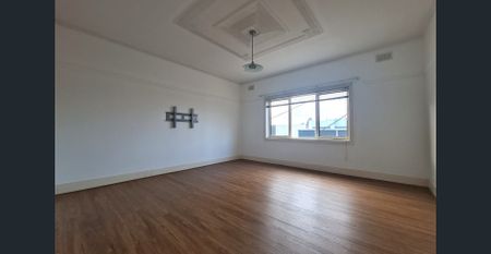 Spacious 3-Bedroom Unit in Prime Pascoe Vale South Location - Photo 5