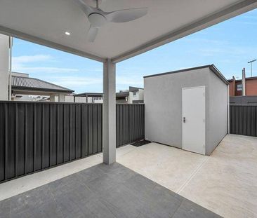 Brand New Terrace Home-stunning oversized kitchen with stone bencht... - Photo 1