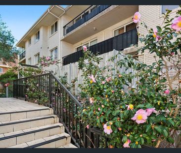 Exquisite apartment near Hornsby Station! - Photo 1