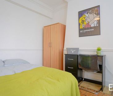 6 bedroom terraced house to rent - Photo 4