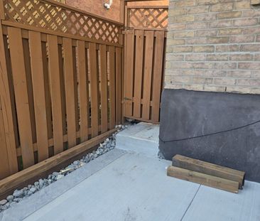 For Lease - 2113 Theoden Court, Pickering, Ontario - Photo 2