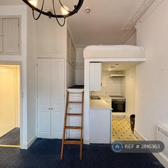 Studio to rent - Photo 1