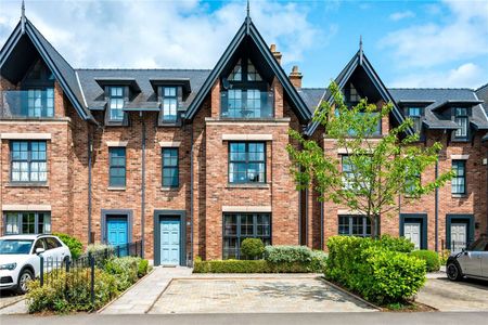 Contemporary townhouse in central Alderley Edge with spacious, design-led interiors. - Photo 4