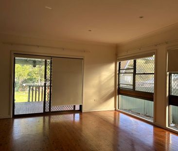 Nice 4 Bedroom Family Home in Hurstville - Photo 2