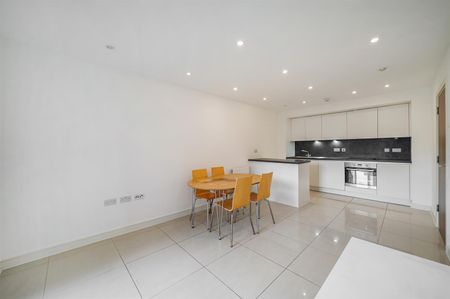 2 bedroom flat - Photo 3