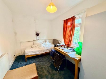 6 bedroom semi-detached house to rent - Photo 5