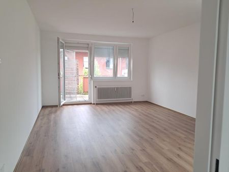 Dr.Schauerstr.6a, DG: WG geeignete, zentral gelegene, renovierte 3-Zimmerwohnung mit großem Balkon, separater, unmöblierter Küche, ca.100m2 WNFL, 4.Liftstock, Parkplatz! - Foto 2