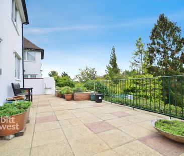 4 bedroom detached house to rent - Photo 2