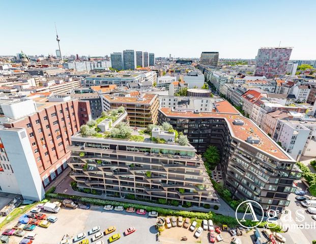 LICHTDURCHFLUTET! 2 Zimmer Dachgeschoss-Wohnung mit ca. 77m² und großer Terrasse in Berlin-Mitte! - Foto 1