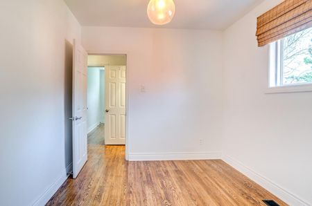 For Lease - 17 Avis (Main) Crescent, Toronto, Ontario - Photo 3