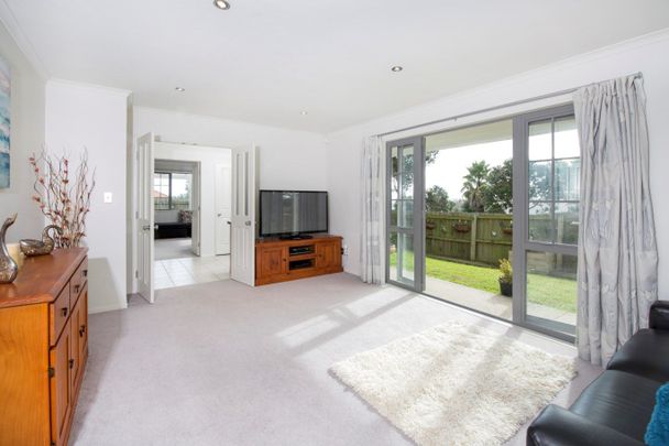 6-BEDROOM IN BOTANY COLLEGE - Photo 1