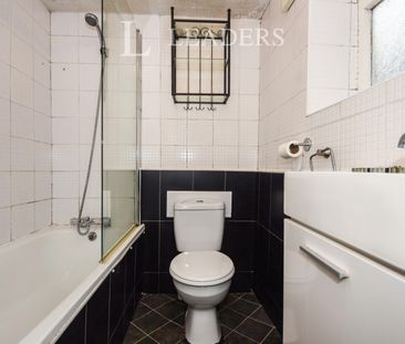 2 bedroom mid-terrace to rent Victoria Avenue, Southend-On-Sea, SS2 - Photo 3