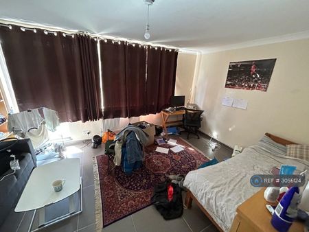 4 bedroom maisonette to rent - Photo 2