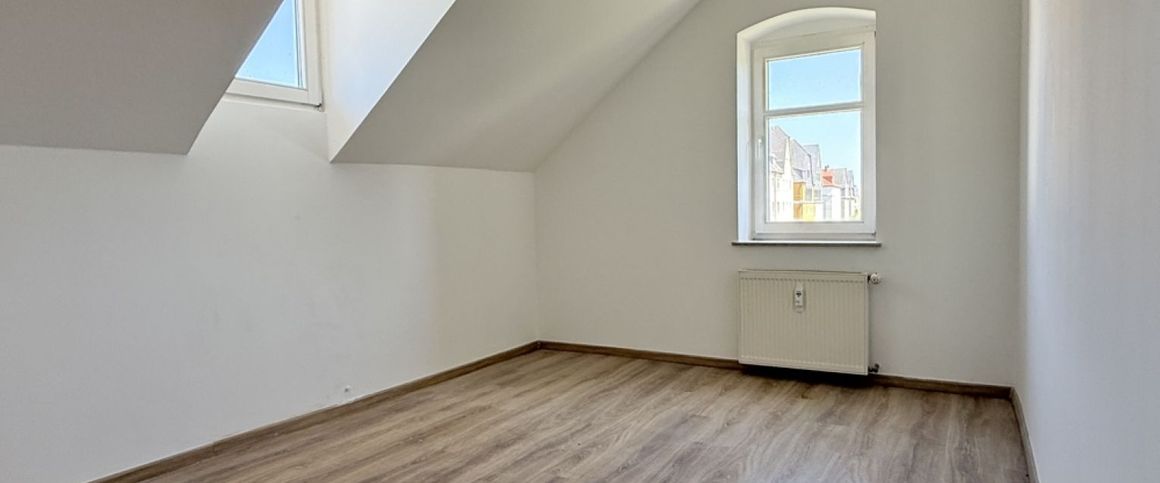 2 Raum • alles NEU • moderner Grundriss • Dachgeschoss • ruhige Lage • Stellplätze • mal anschauen ? - Photo 1