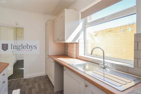 3 bedroom end of terrace house to rent - Photo 5