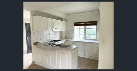 Classic Styled Townhome - Photo 3