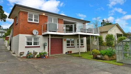 Fantastic Family Rental in the Heart of Helensville - Photo 5
