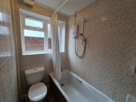 3 bedroom terraced house to rent - Photo 3