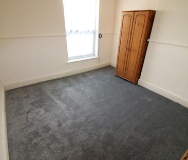 2 bedroom end of terrace house to rent - Photo 3