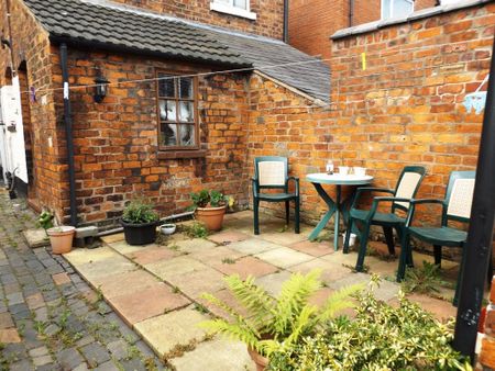3 bedroom terraced house to rent - Photo 5